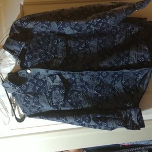 Button up shirt unisex never worn